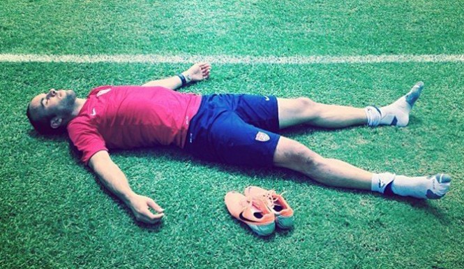 Landon_Donovan_Relaxing-665x385